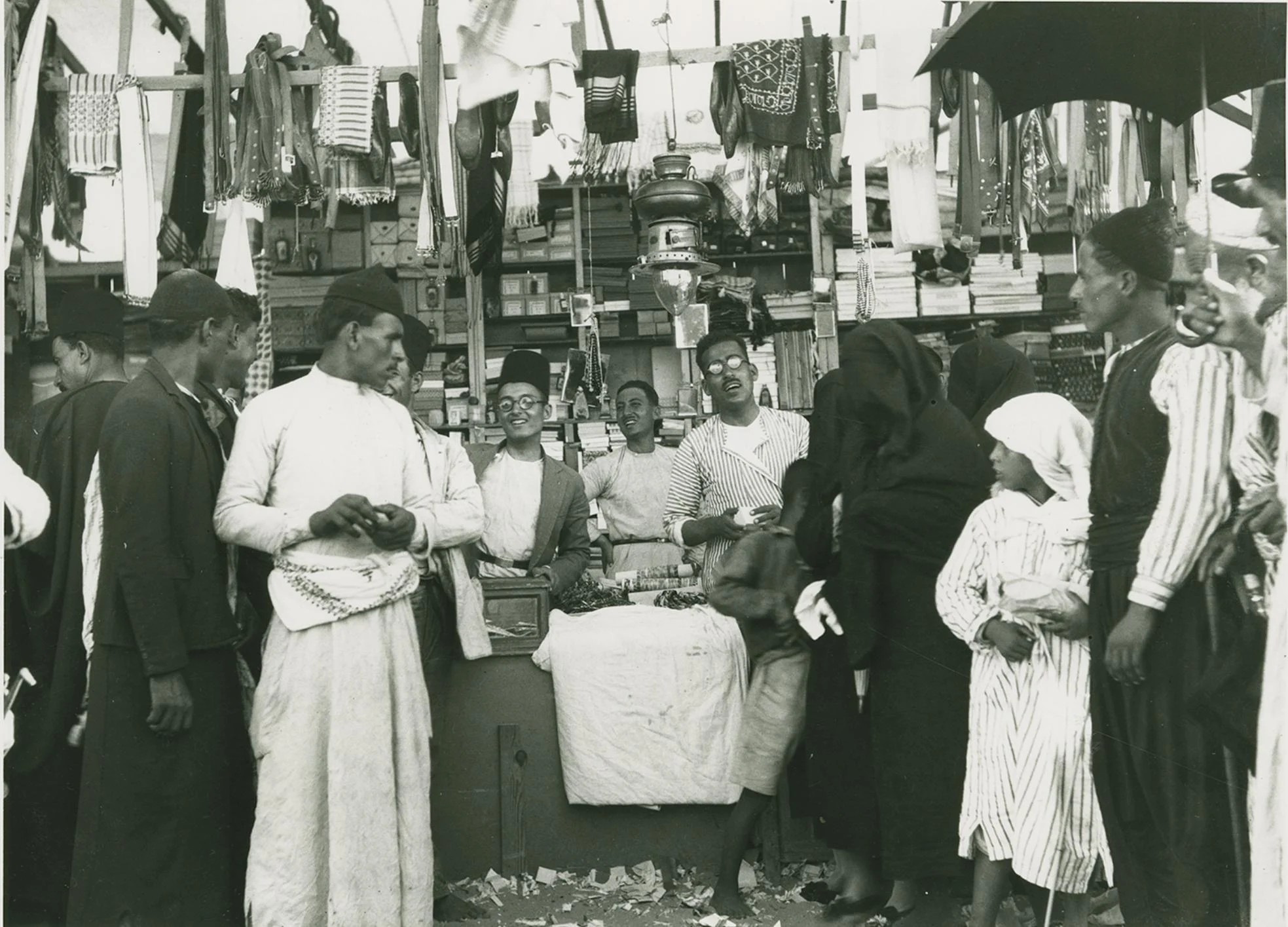 دكان في قرية النبي روبين خلال الموسم قبل 1935