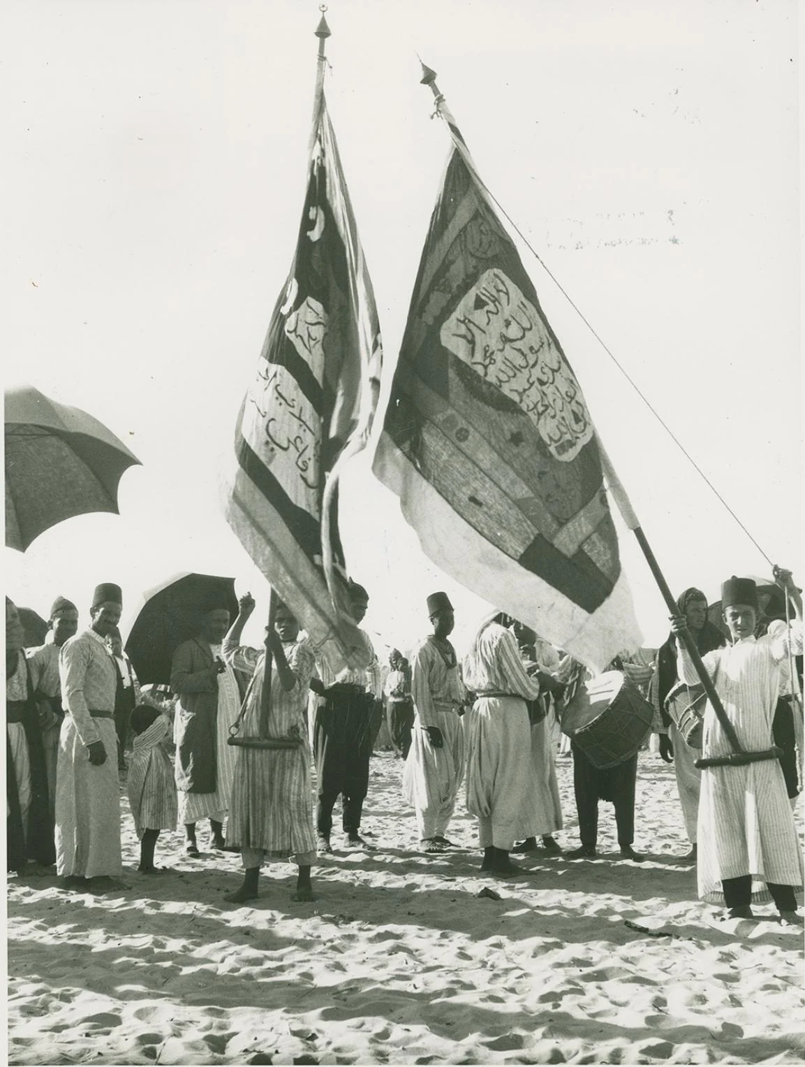 بيارق الطريقة الصوفية خلال موسم النبي روبين قبل 1935