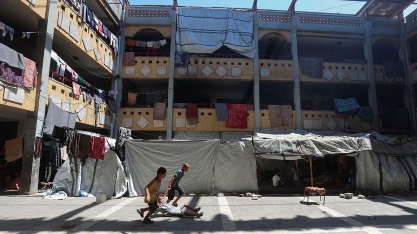 Tents of displaced Palestinians covering the yard of a school-turned-shelter in Khan Younis